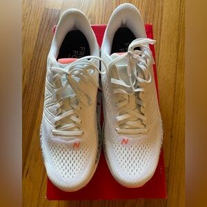 *SOLD* Size 9  Women's - New Balance Fresh Foam X 880v13 White Pink - W880v13